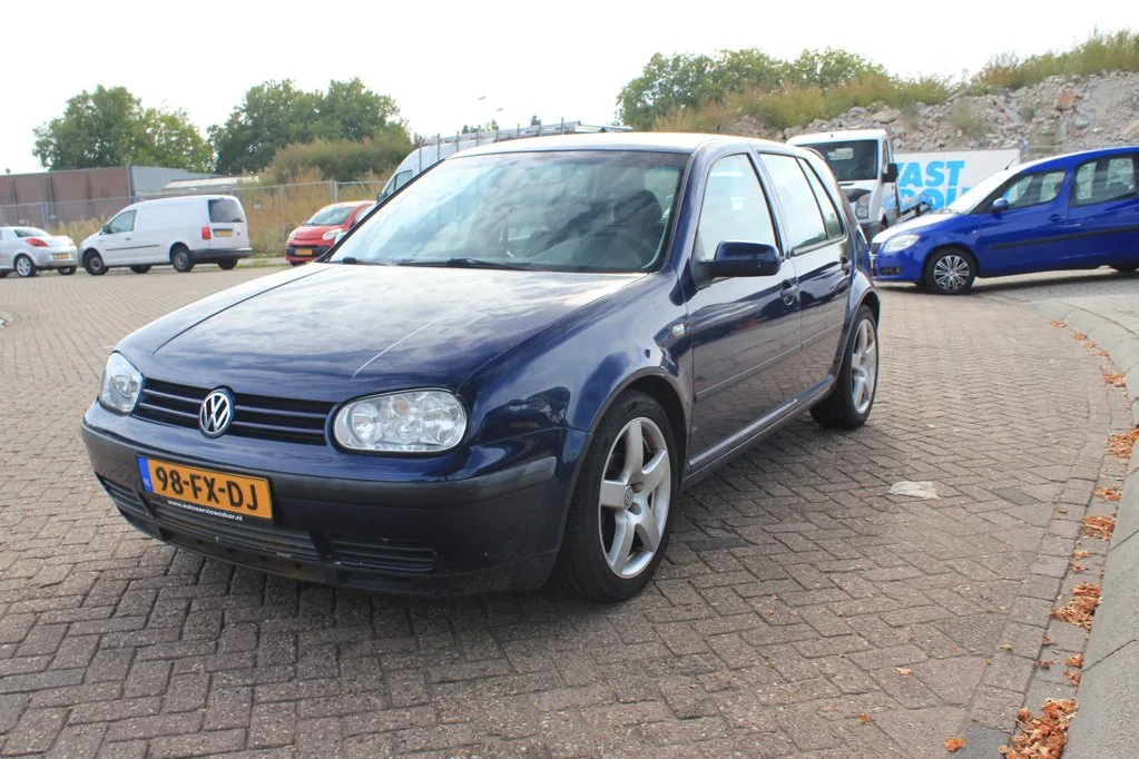 Volkswagen Golf (2000) — foto 1