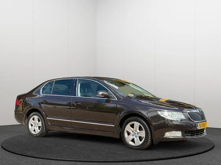 Škoda Superb (2012) — foto 1