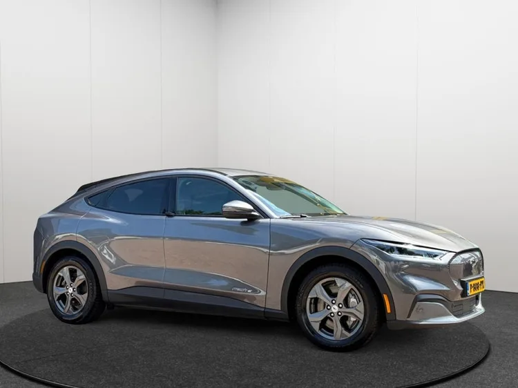 Ford Mustang Mach-E (2020) — foto 1