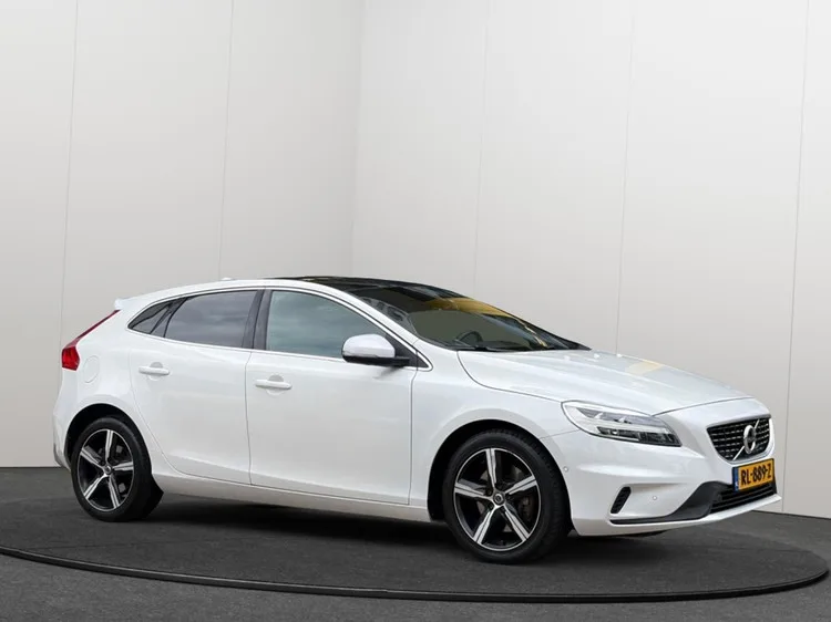 Volvo V40 (2018) — foto 1