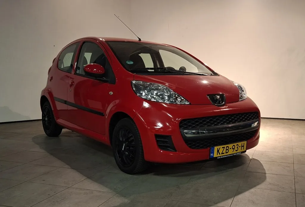 Peugeot 107 (2010) — foto 1