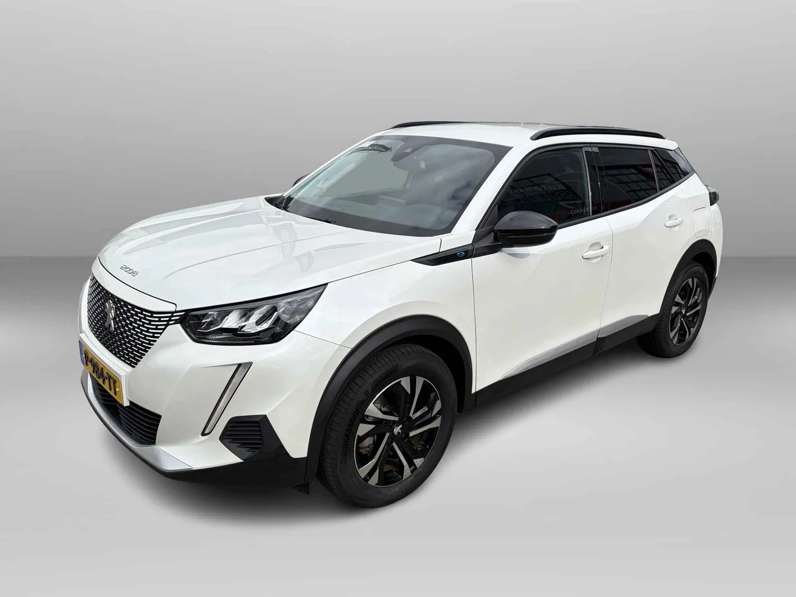 Peugeot e-2008 (2022) — foto 1