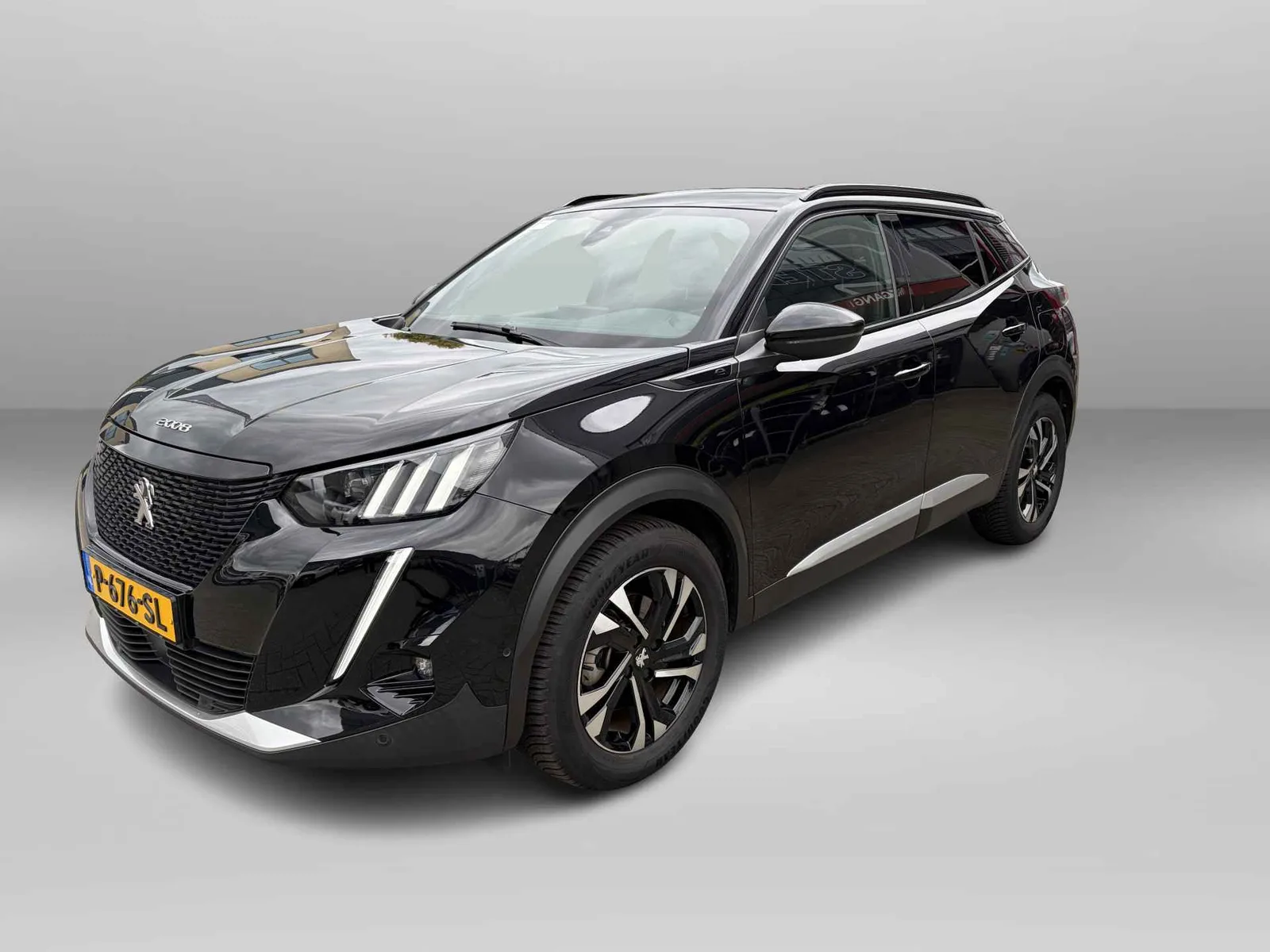 Peugeot e-2008 (2021) — foto 1