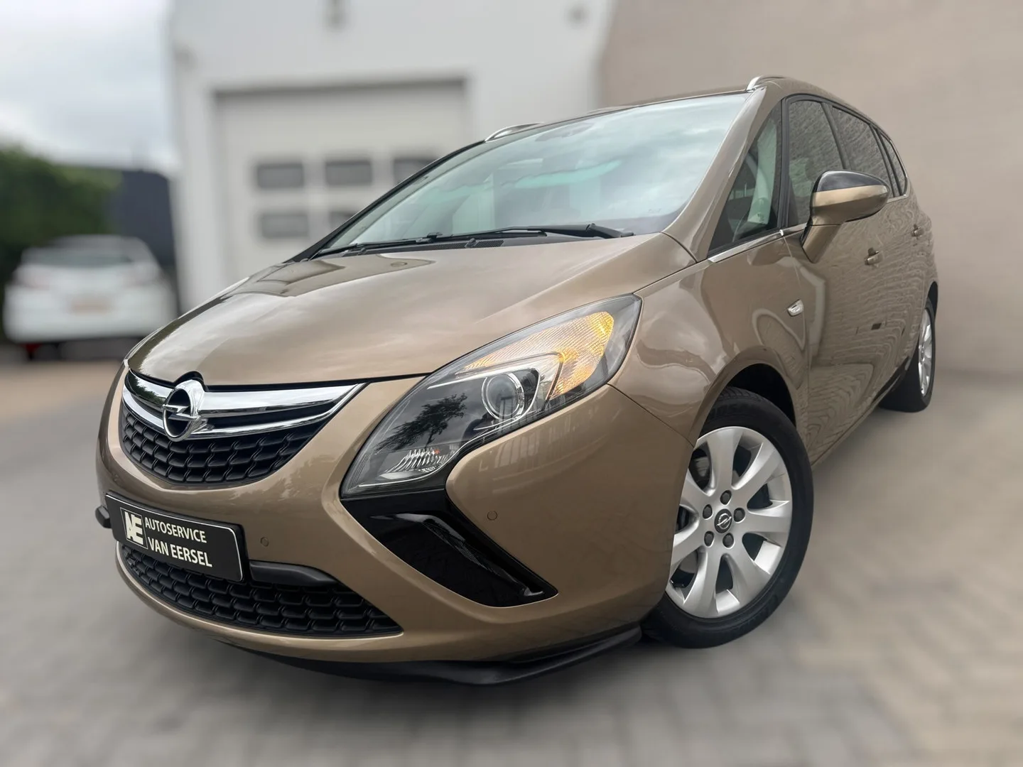 Opel Zafira Tourer (2014) — foto 1