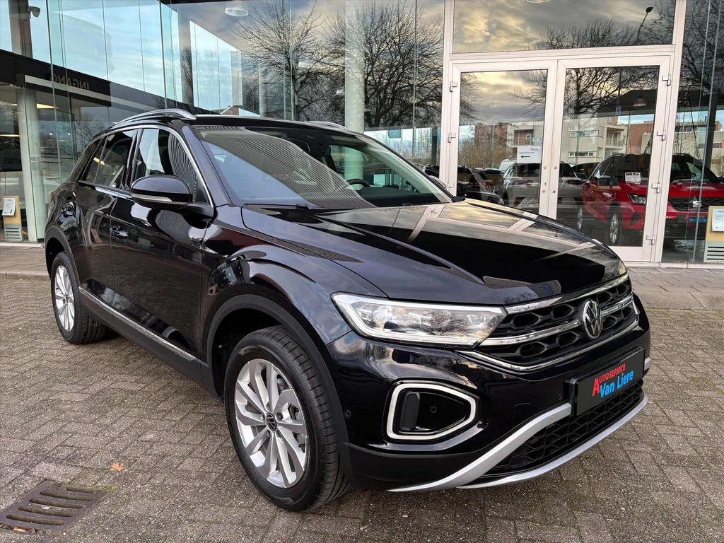 Volkswagen T-Roc (2024) — foto 1