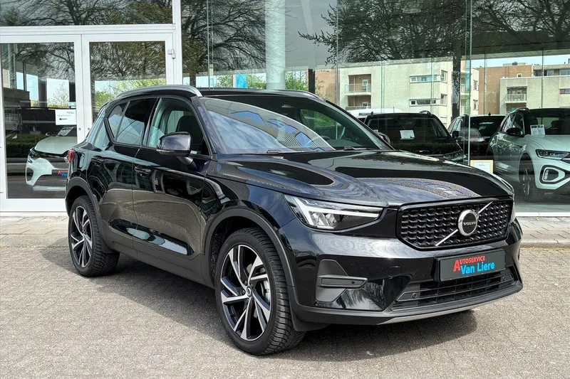 Volvo XC40 (2025)