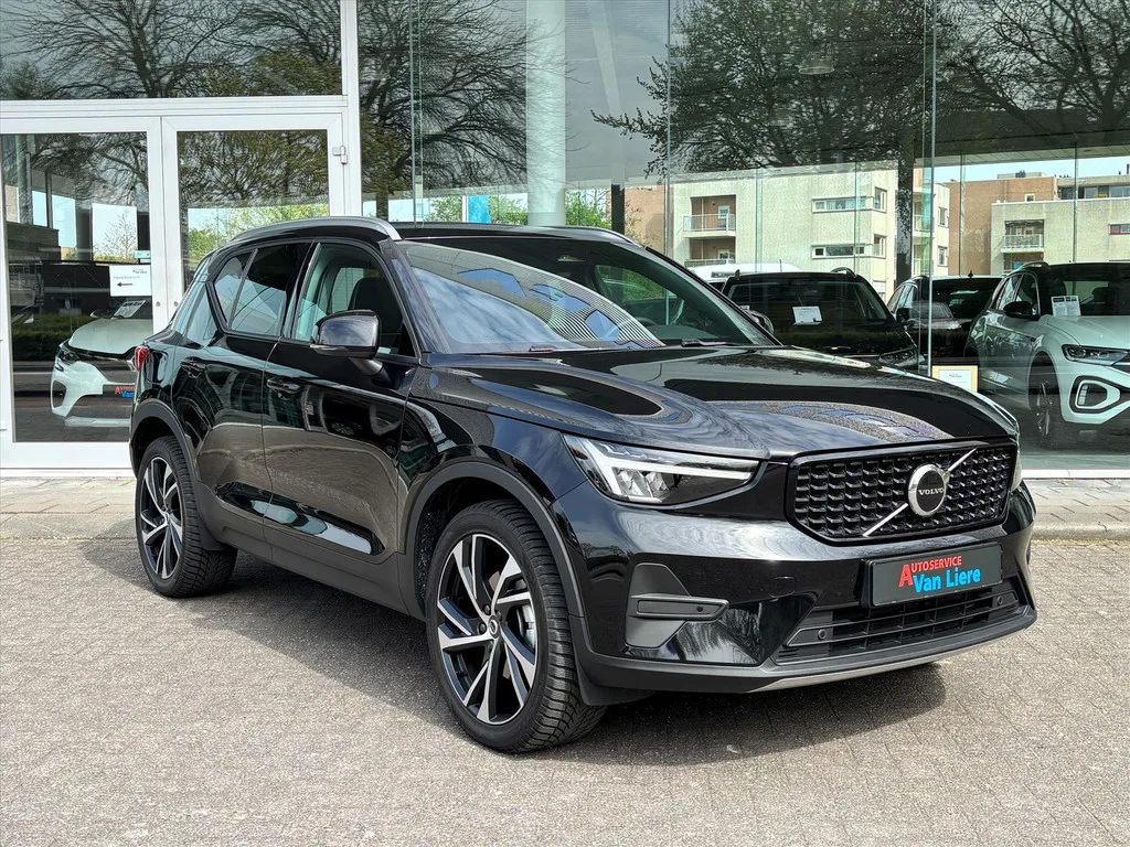Volvo XC40 (2025) — foto 1