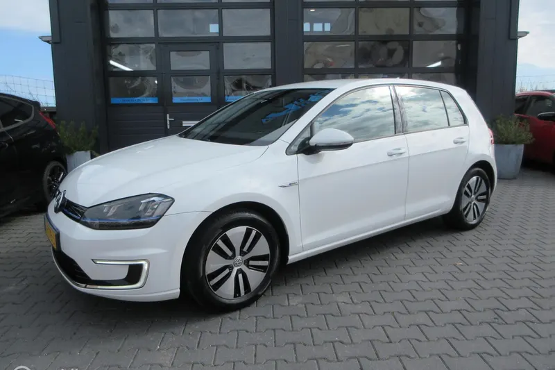 Volkswagen e-Golf (2016)