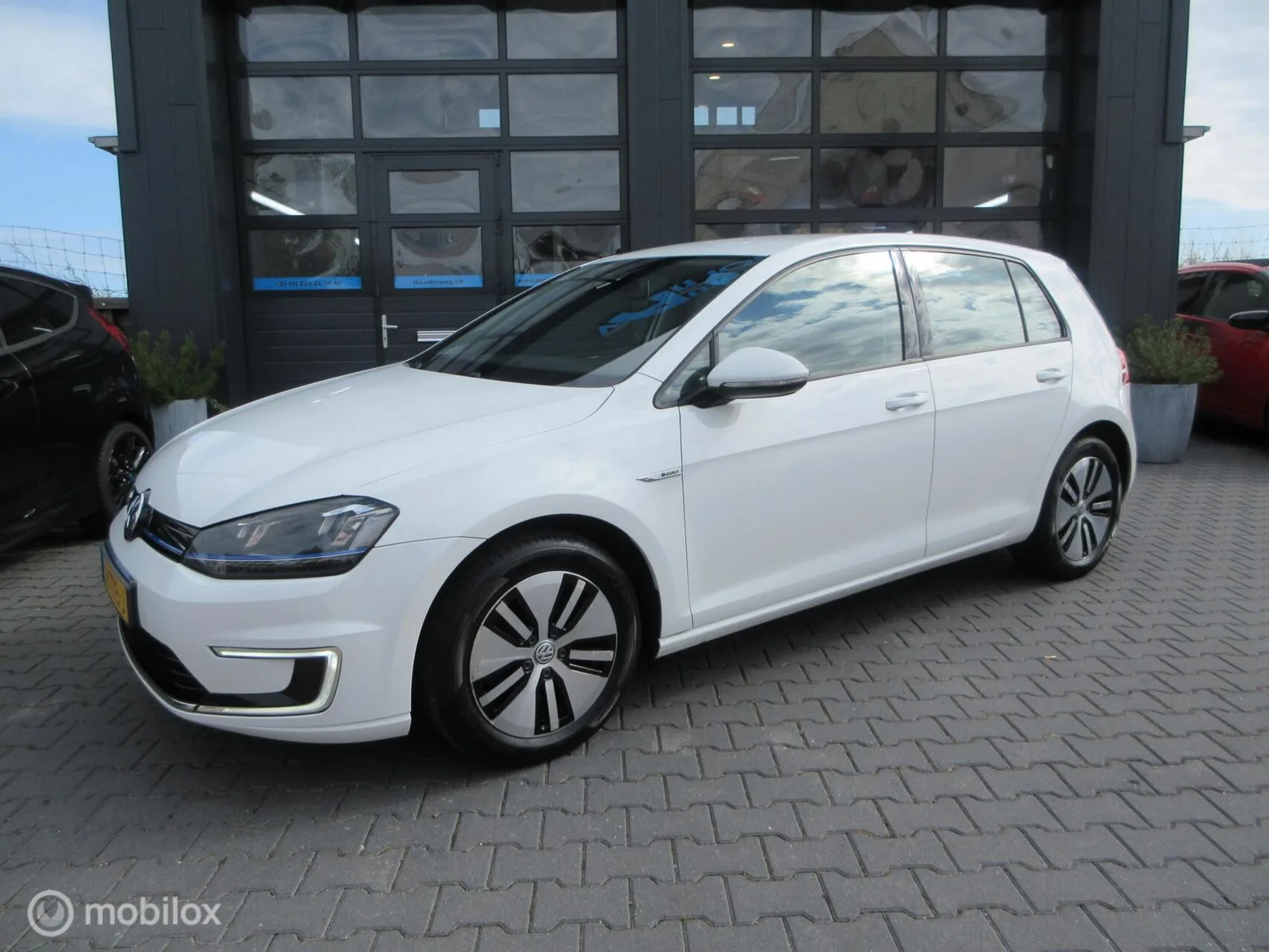 Volkswagen e-Golf (2016) — foto 1