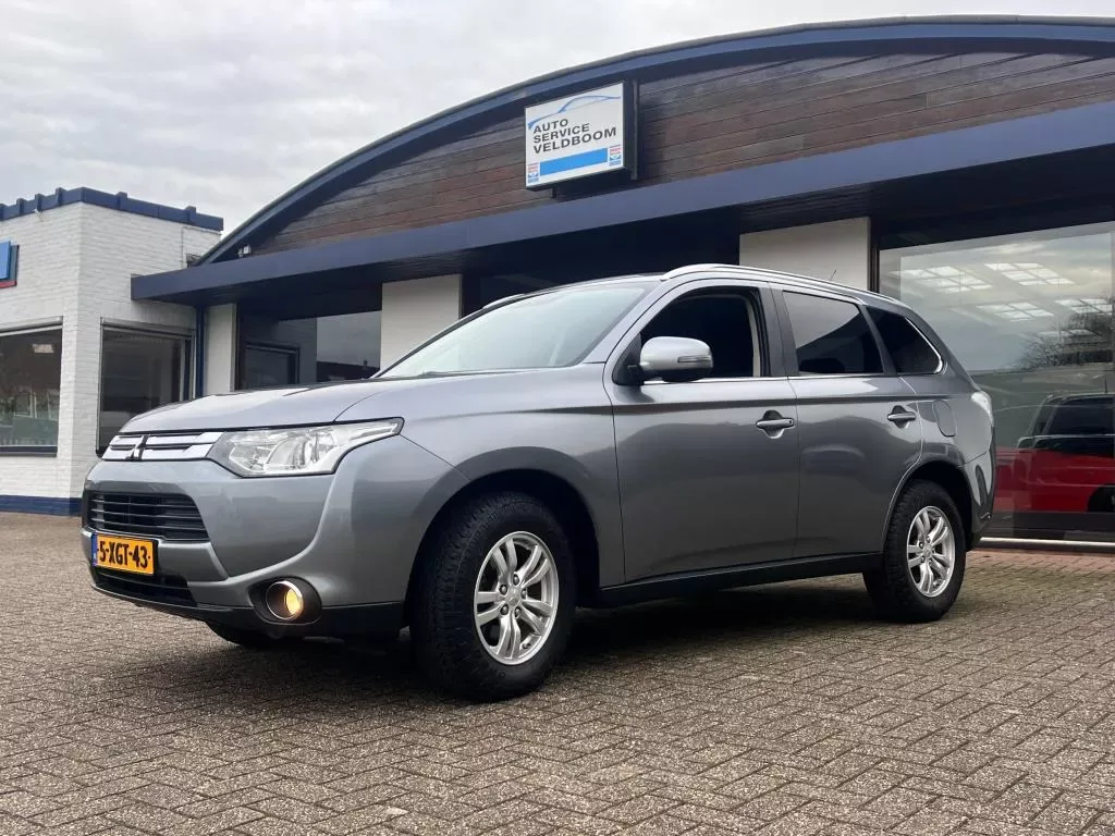 Mitsubishi Outlander (2014) — foto 1