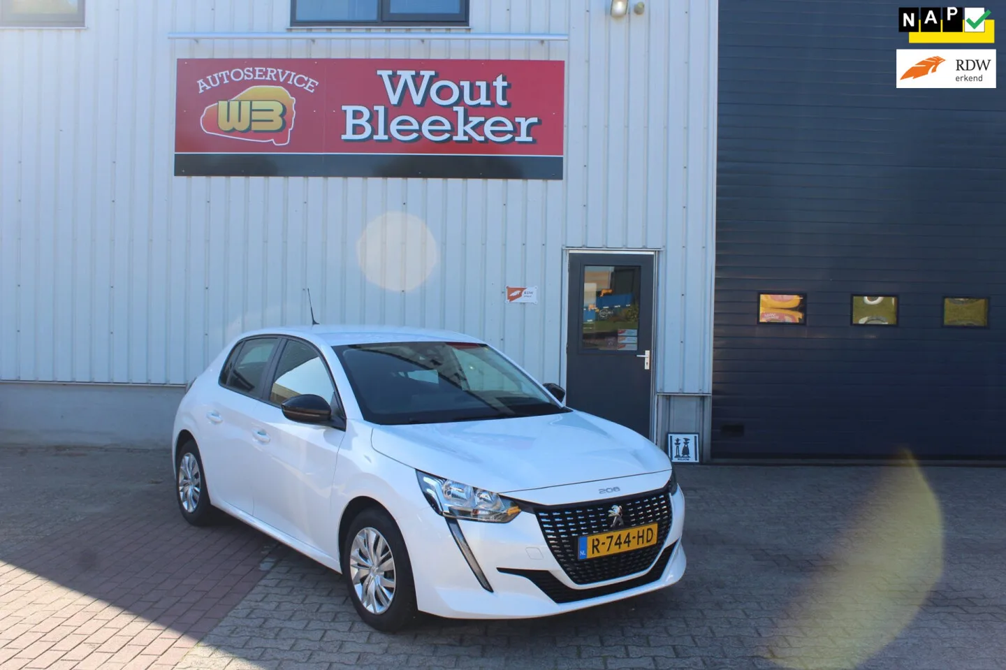 Peugeot 208 (2022) — foto 1