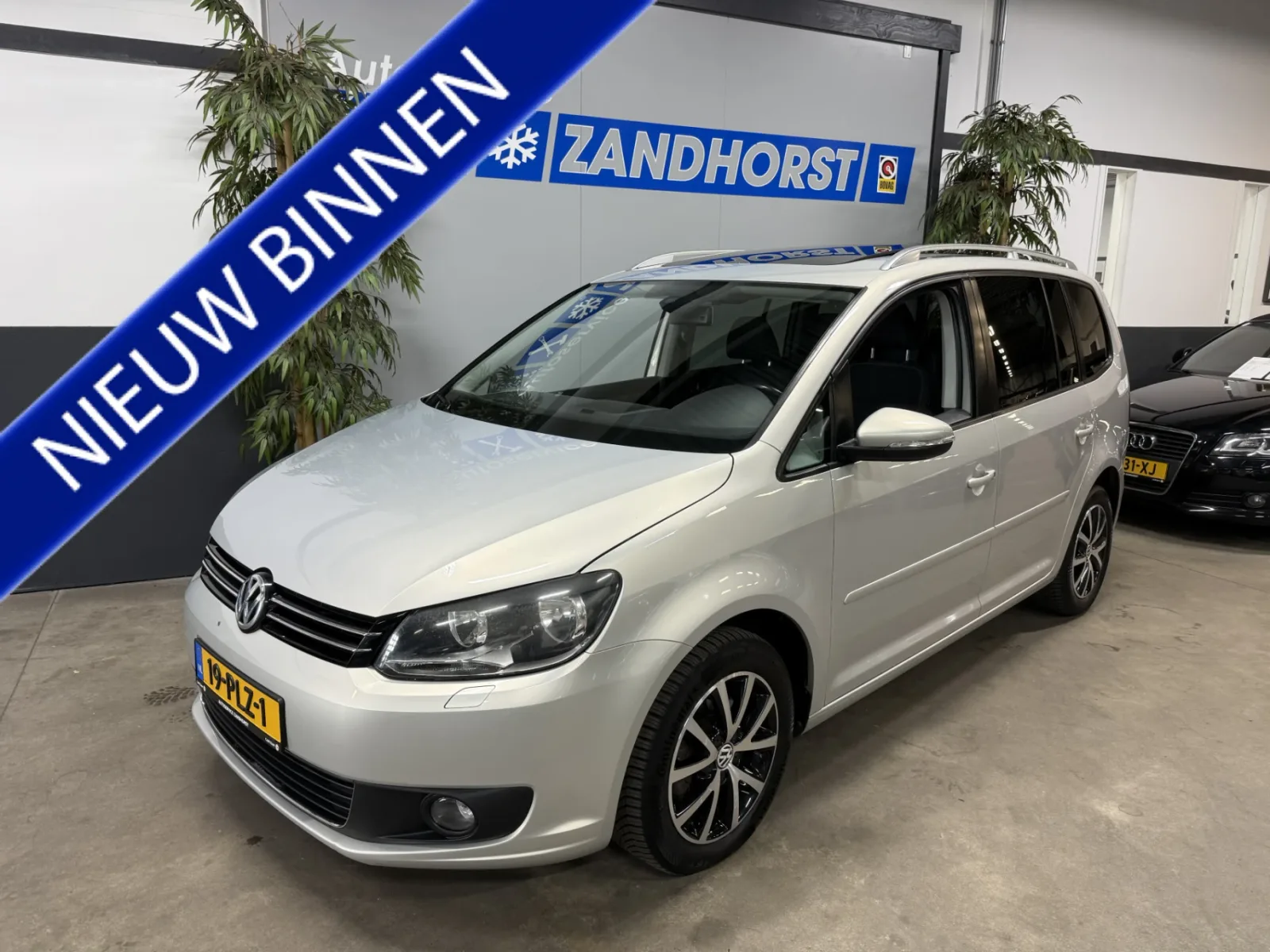 Volkswagen Touran (2011) — foto 1