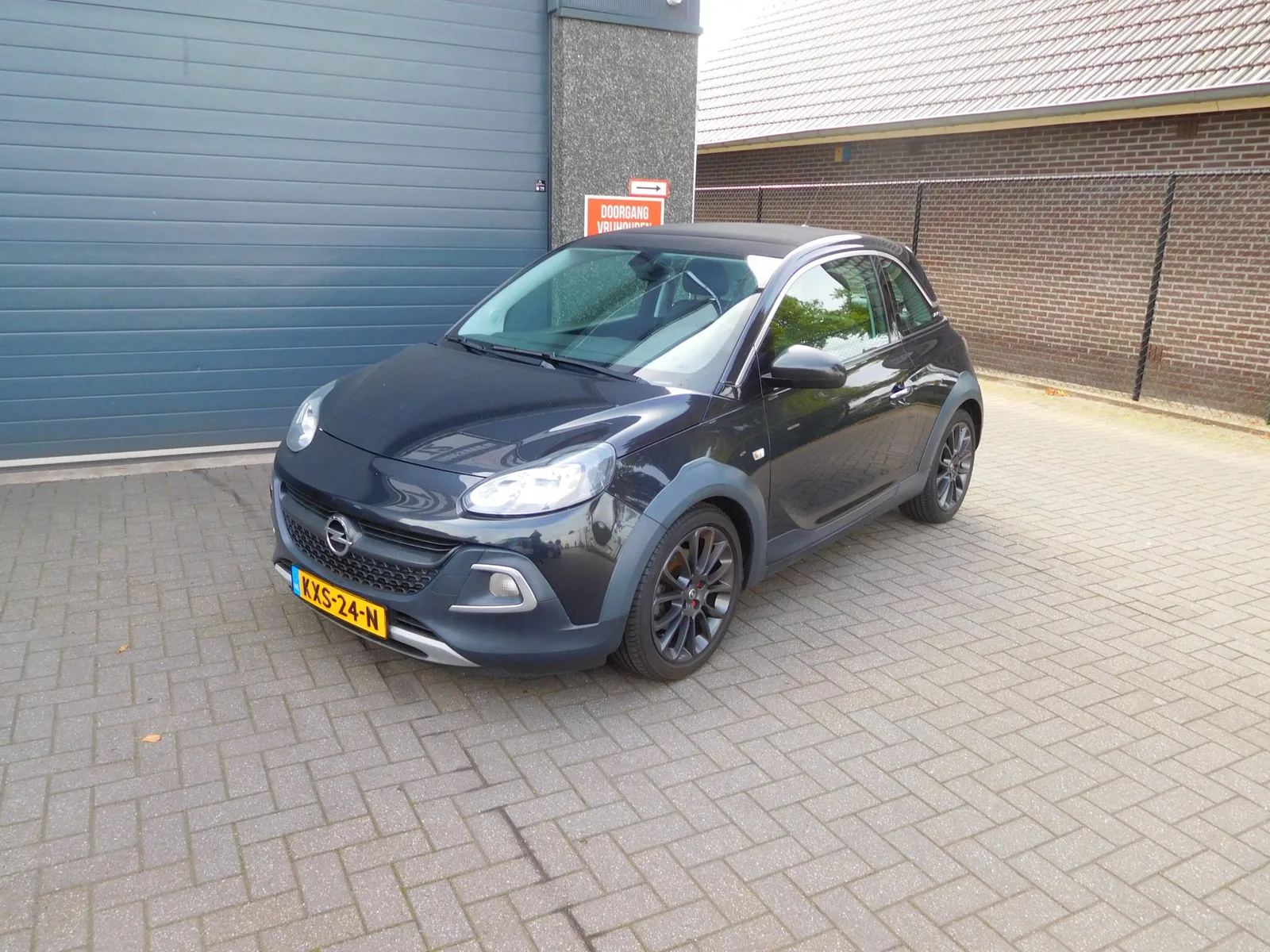 Opel Adam (2015) — foto 1