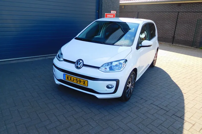 Volkswagen Up! (2017)