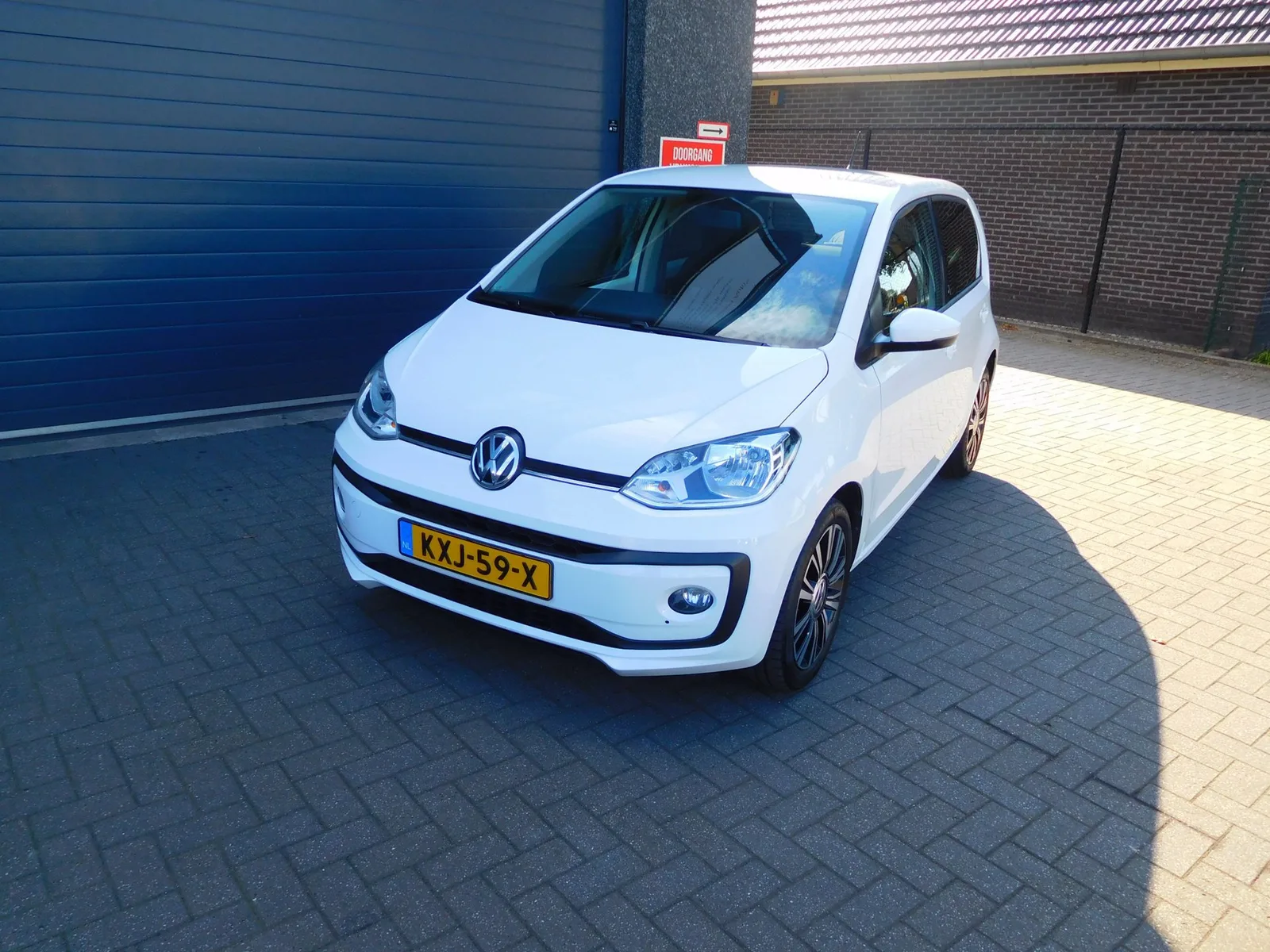 Volkswagen Up! (2017) — foto 1