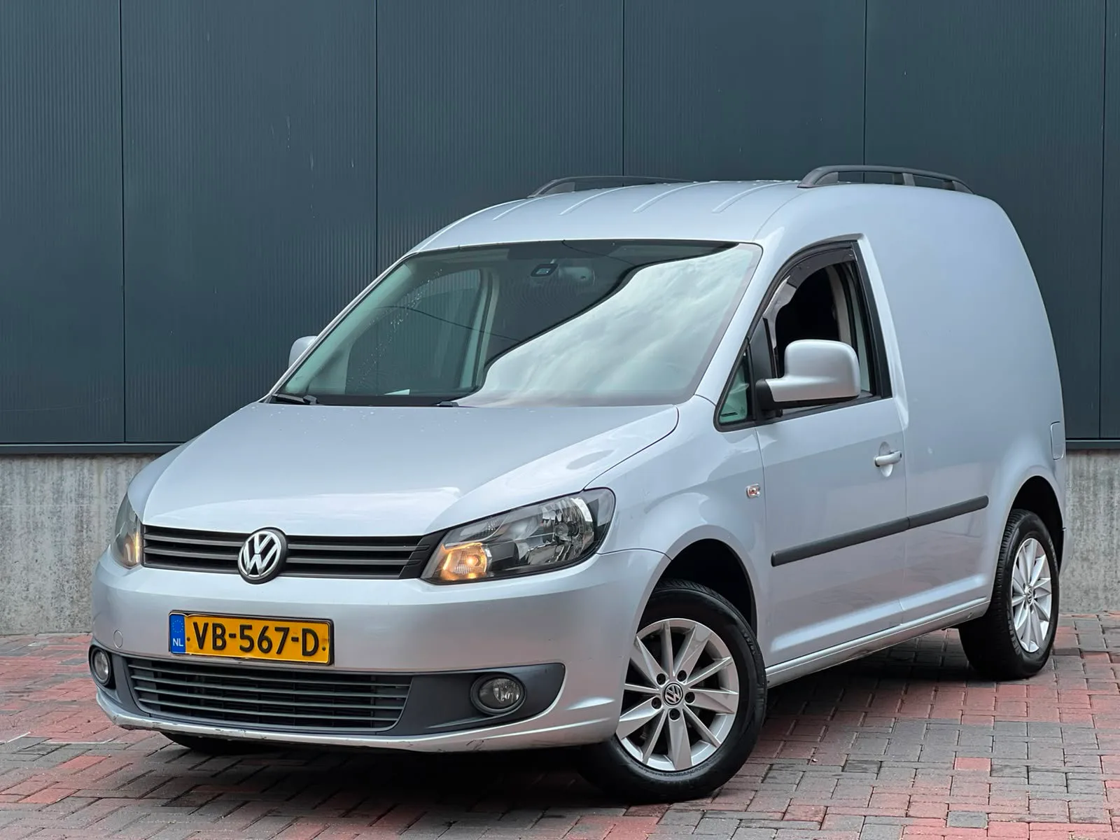 Volkswagen Caddy (2013) — foto 1