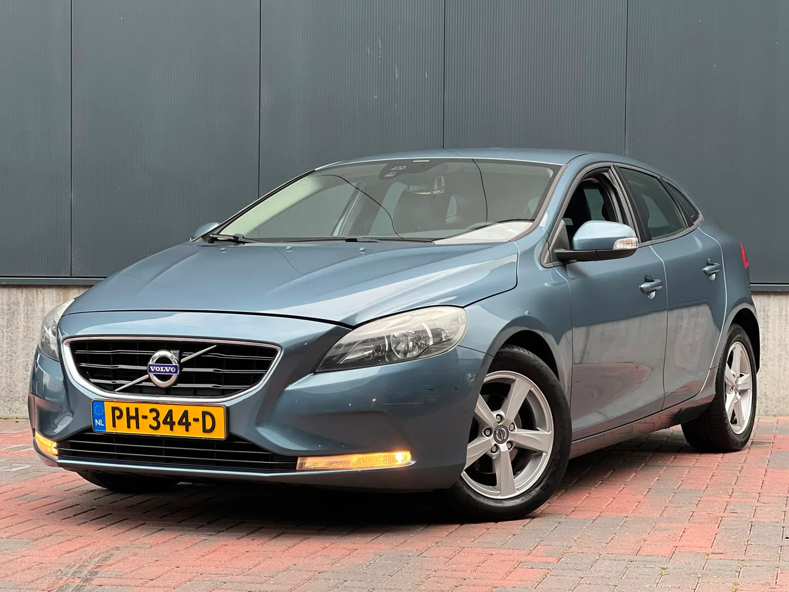 Volvo V40 (2014) — foto 1