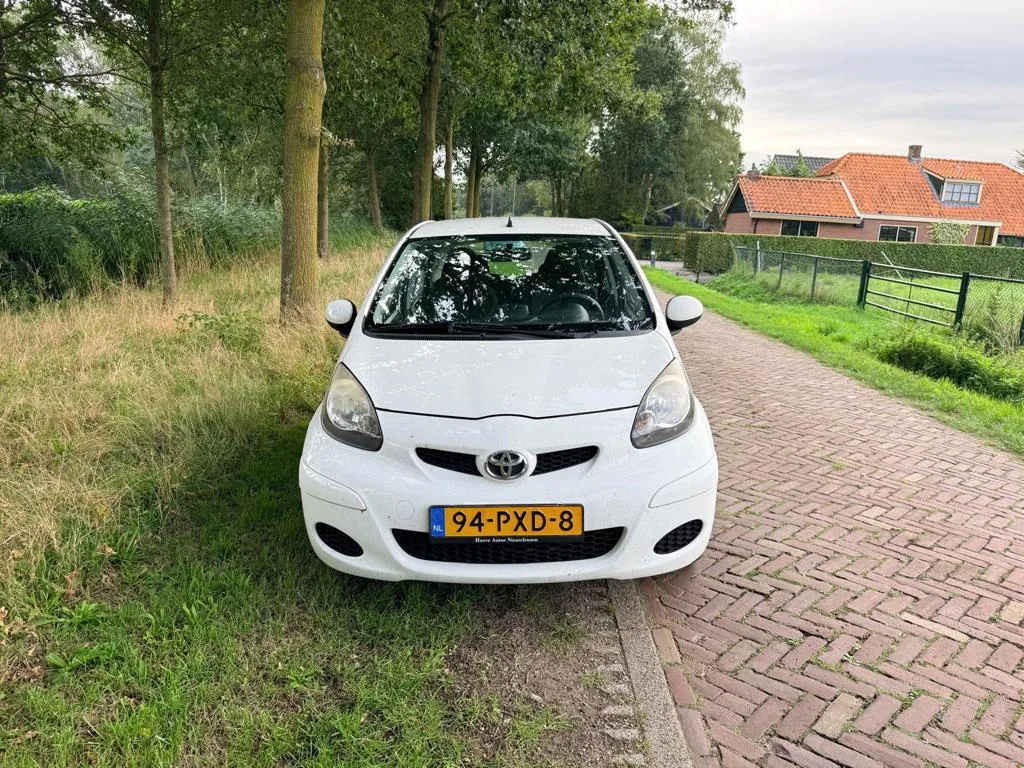 Toyota Aygo (2011) — foto 1