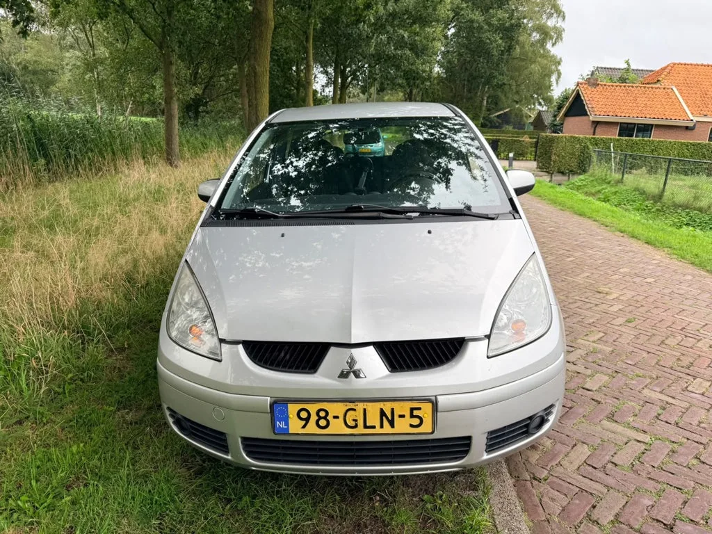 Mitsubishi Colt (2008) — foto 1