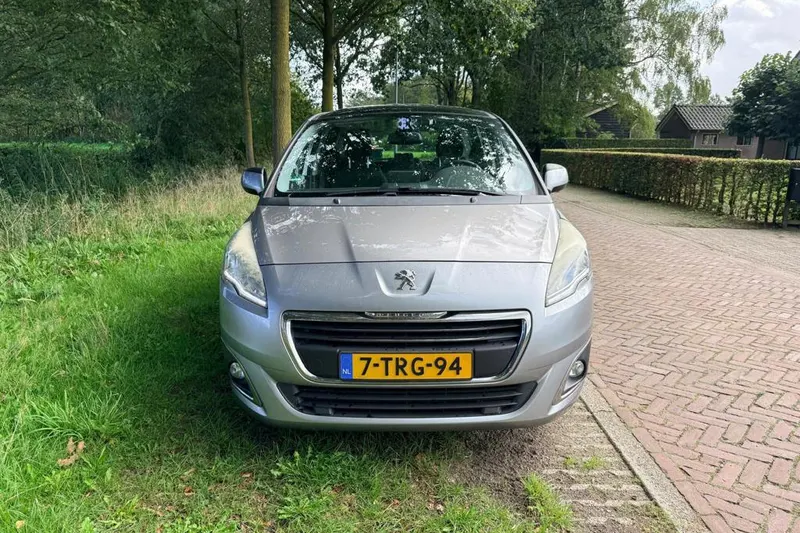 Peugeot 5008 (2014)