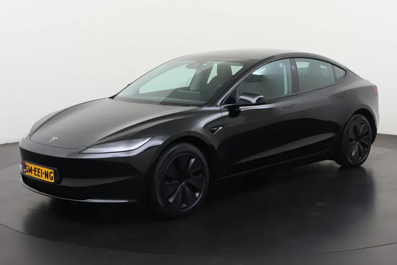 Tesla Model 3 (2024)
