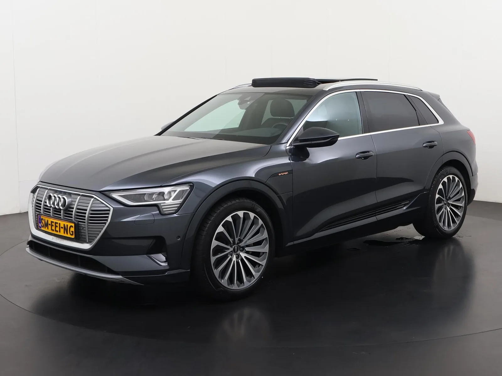 Audi e-tron (2023) — foto 1