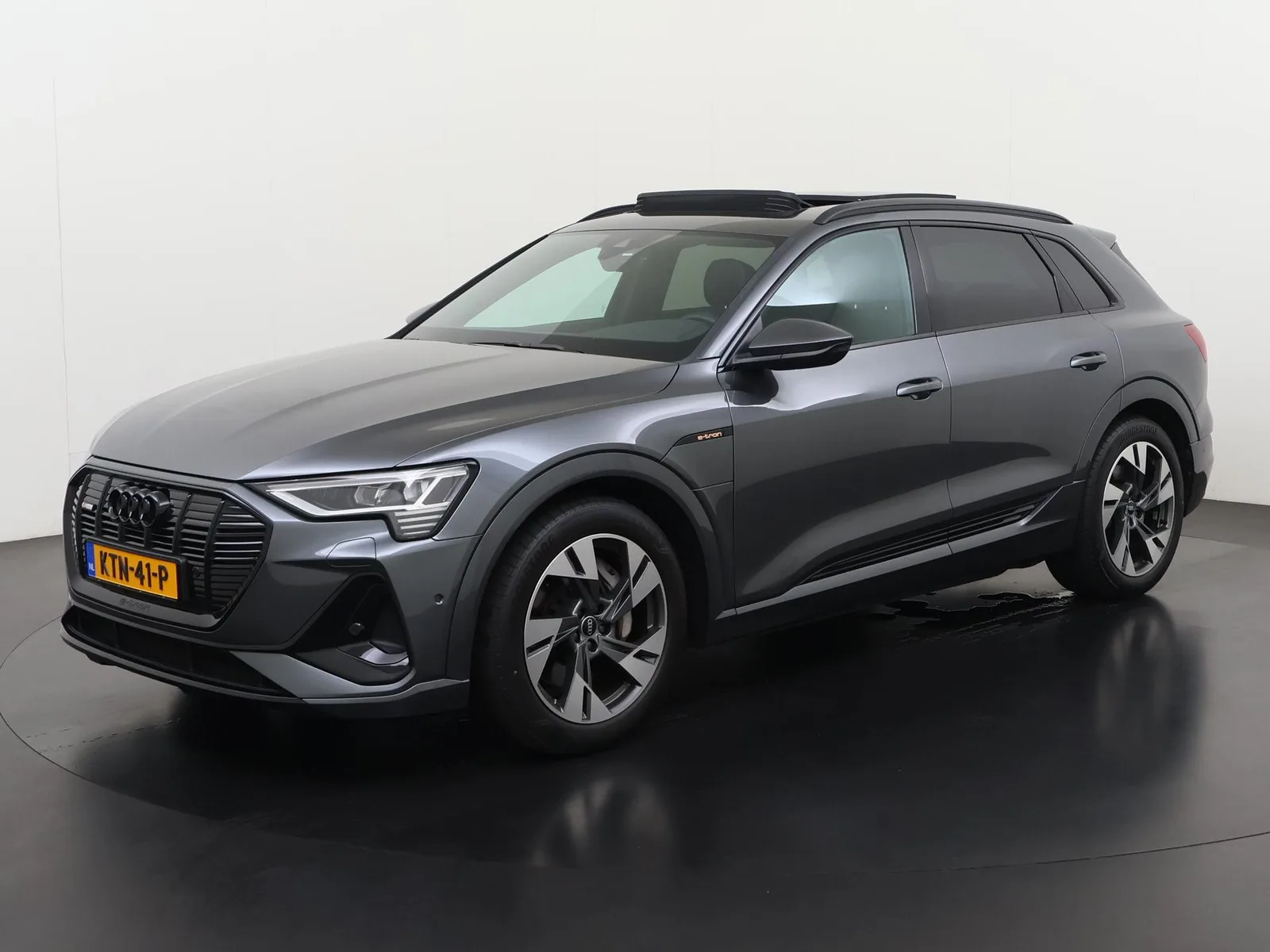 Audi e-tron (2023) — foto 1