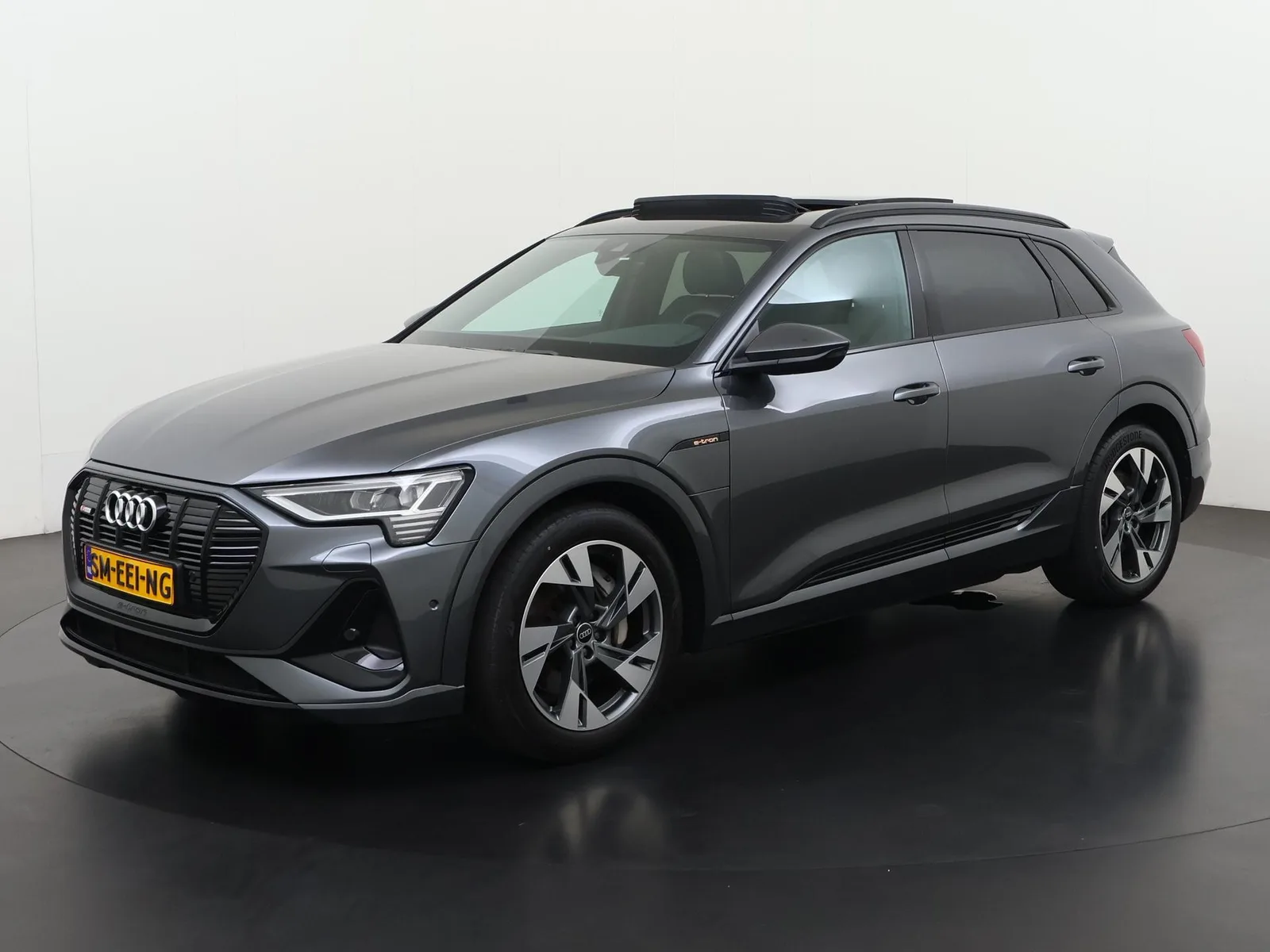 Audi e-tron (2023) — foto 1