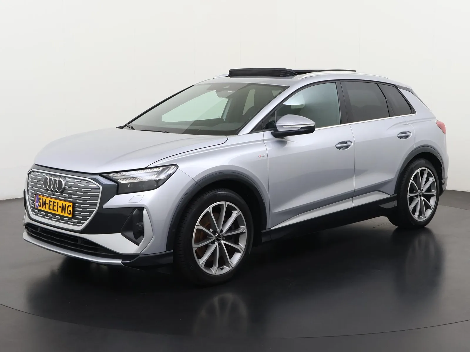 Audi Q4 e-tron (2023) — foto 1