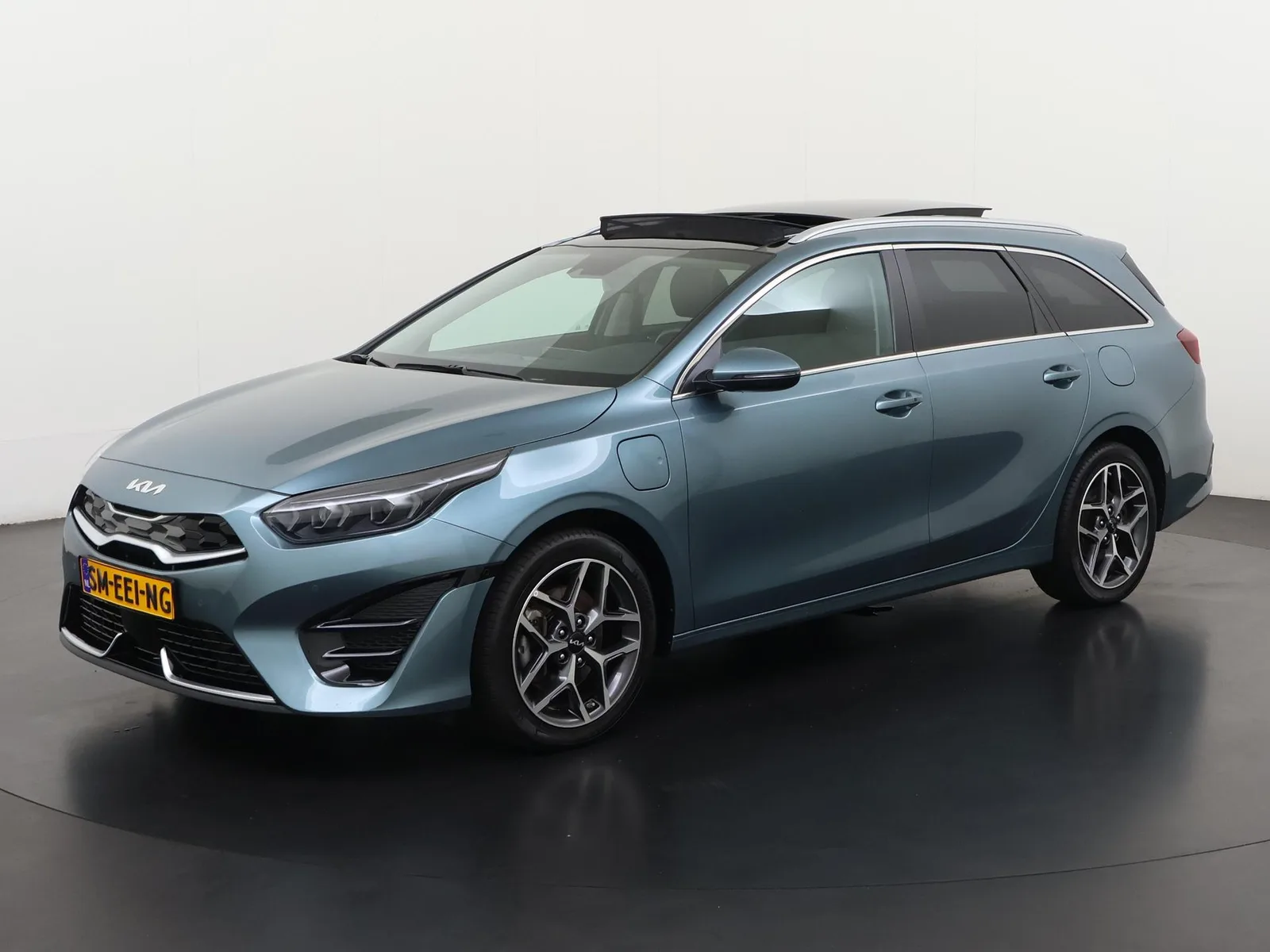 Kia Ceed Sportswagon (2022) — foto 1