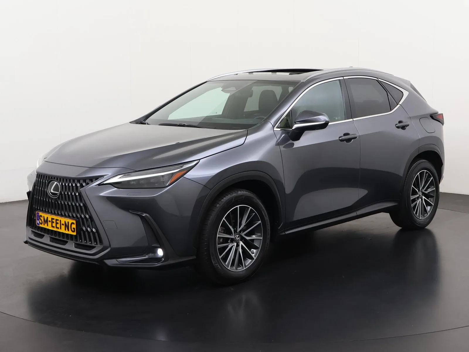 Lexus NX (2023) — foto 1