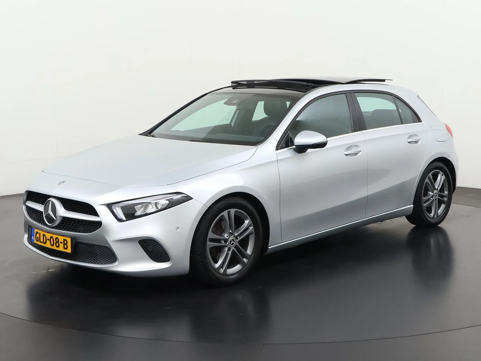 Mercedes-Benz A-Klasse (2019) — foto 1