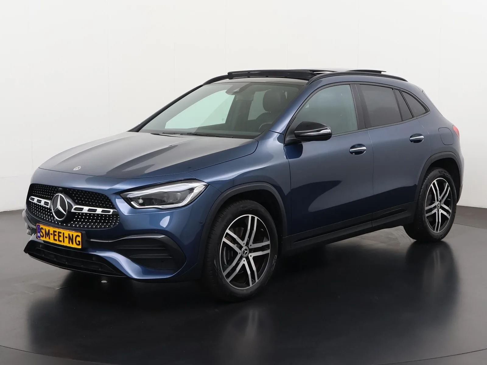 Mercedes-Benz GLA (2022) — foto 1