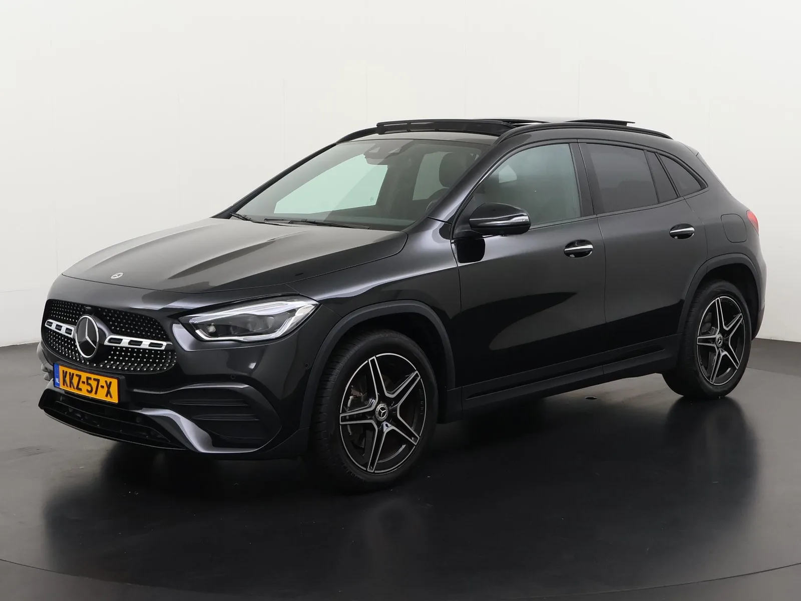 Mercedes-Benz GLA (2023) — foto 1