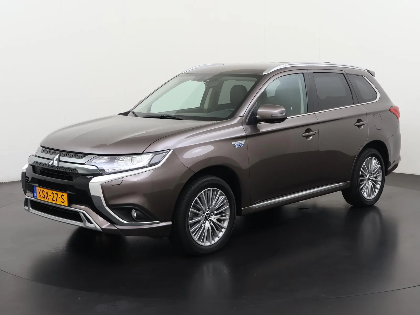 Mitsubishi Outlander (2021) — foto 1