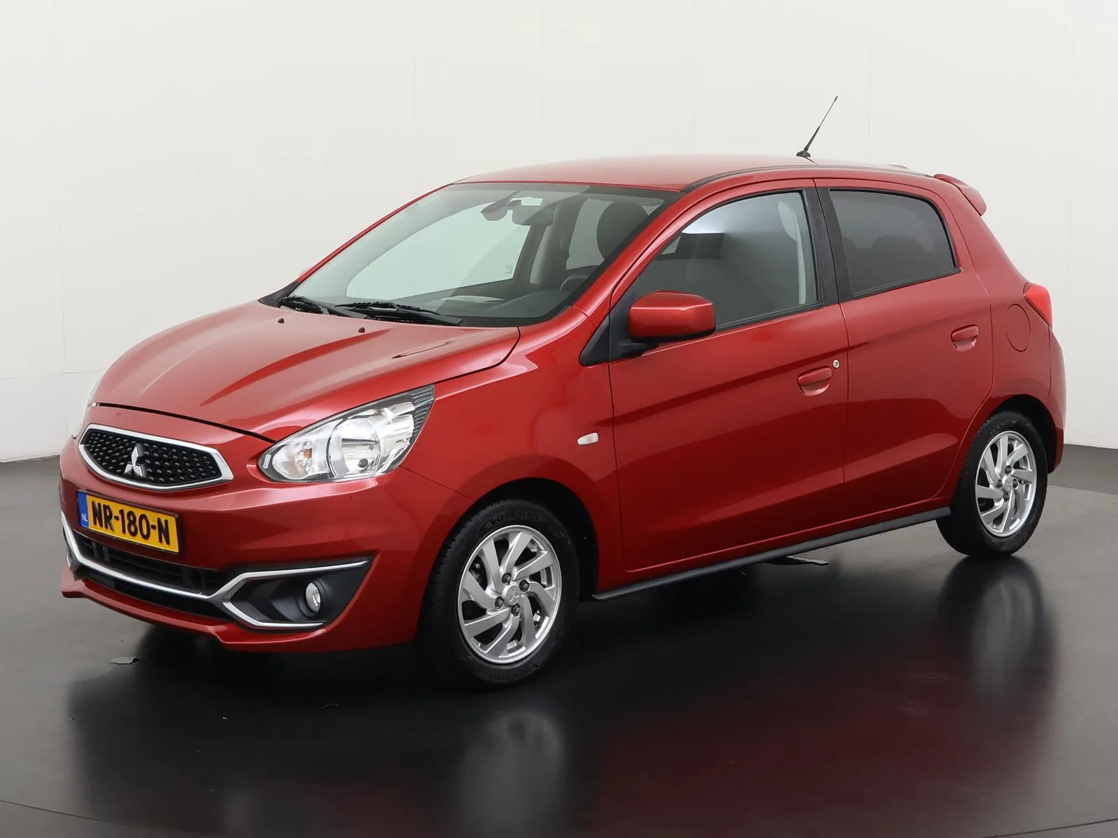 Mitsubishi Space Star (2017) — foto 1