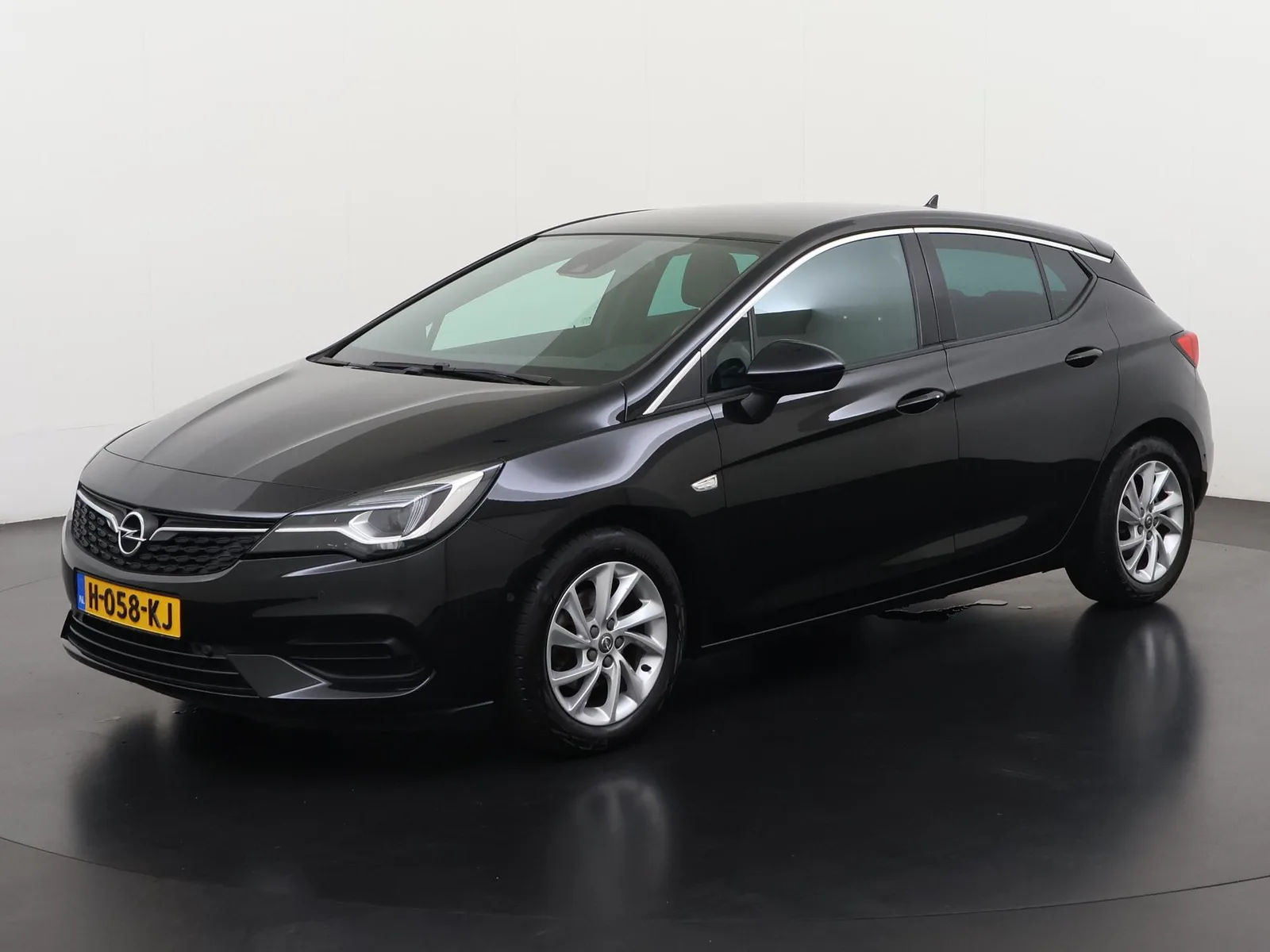 Opel Astra (2020) — foto 1