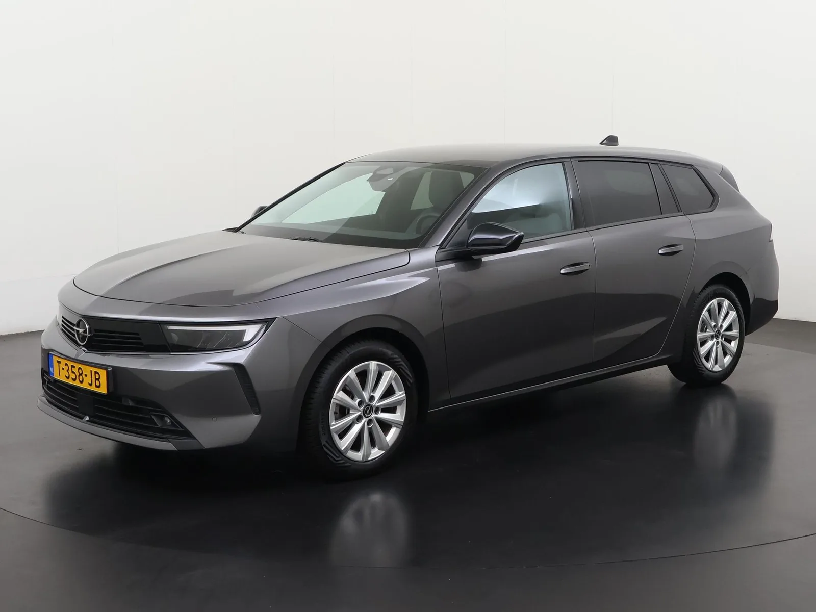 Opel Astra (2023) — foto 1