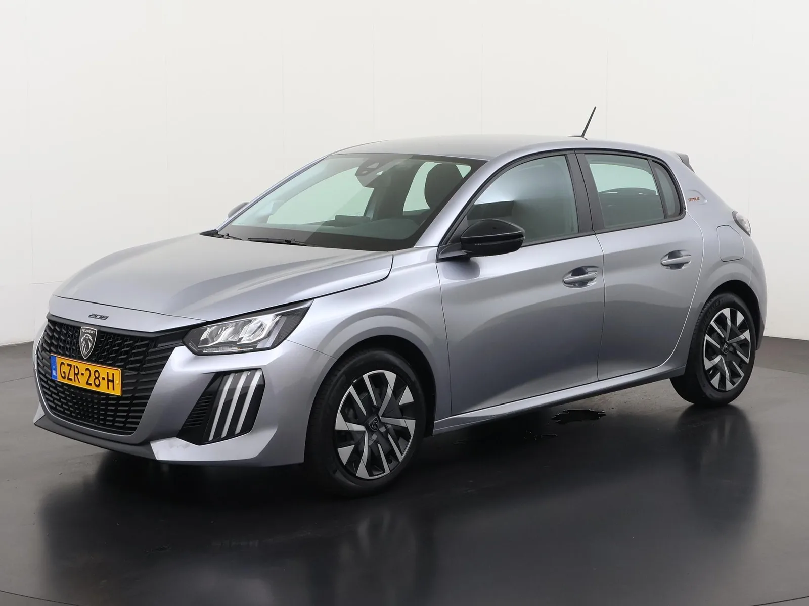 Peugeot 208 (2025) — foto 1