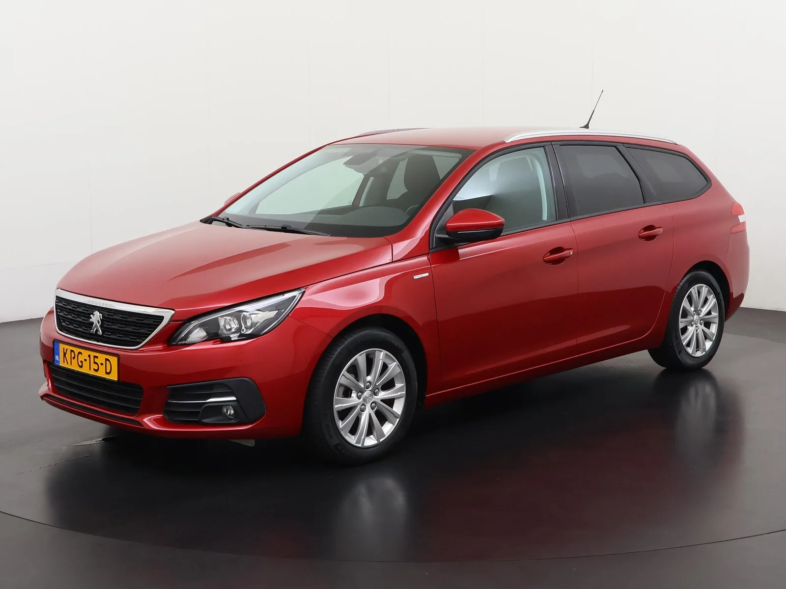 Peugeot 308 (2019) — foto 1