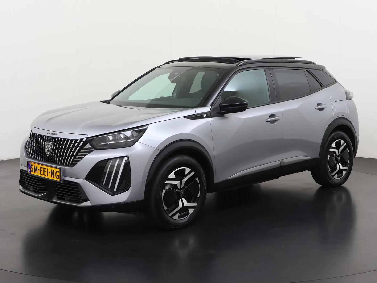 Peugeot e-2008 (2024) — foto 1