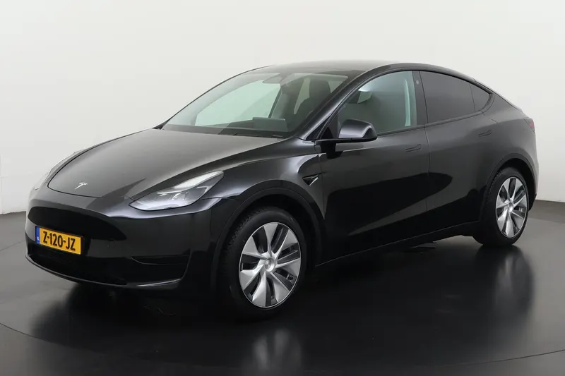 Tesla Model Y (2024)
