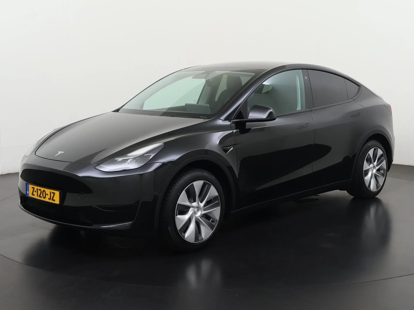 Tesla Model Y (2024) — foto 1
