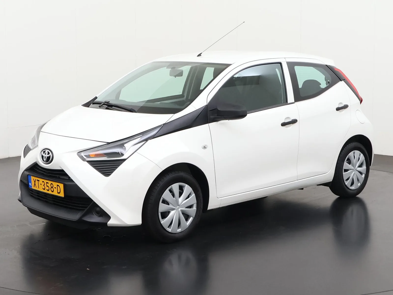 Toyota Aygo (2019) — foto 1
