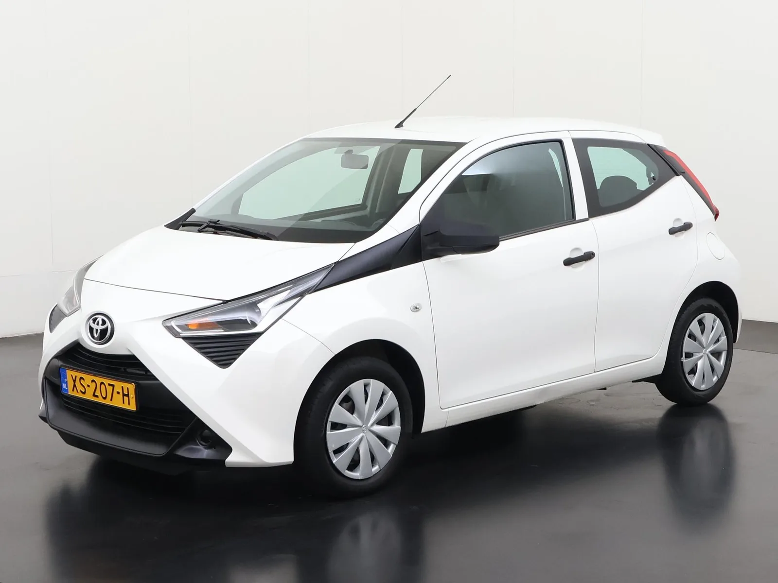 Toyota Aygo (2019) — foto 1