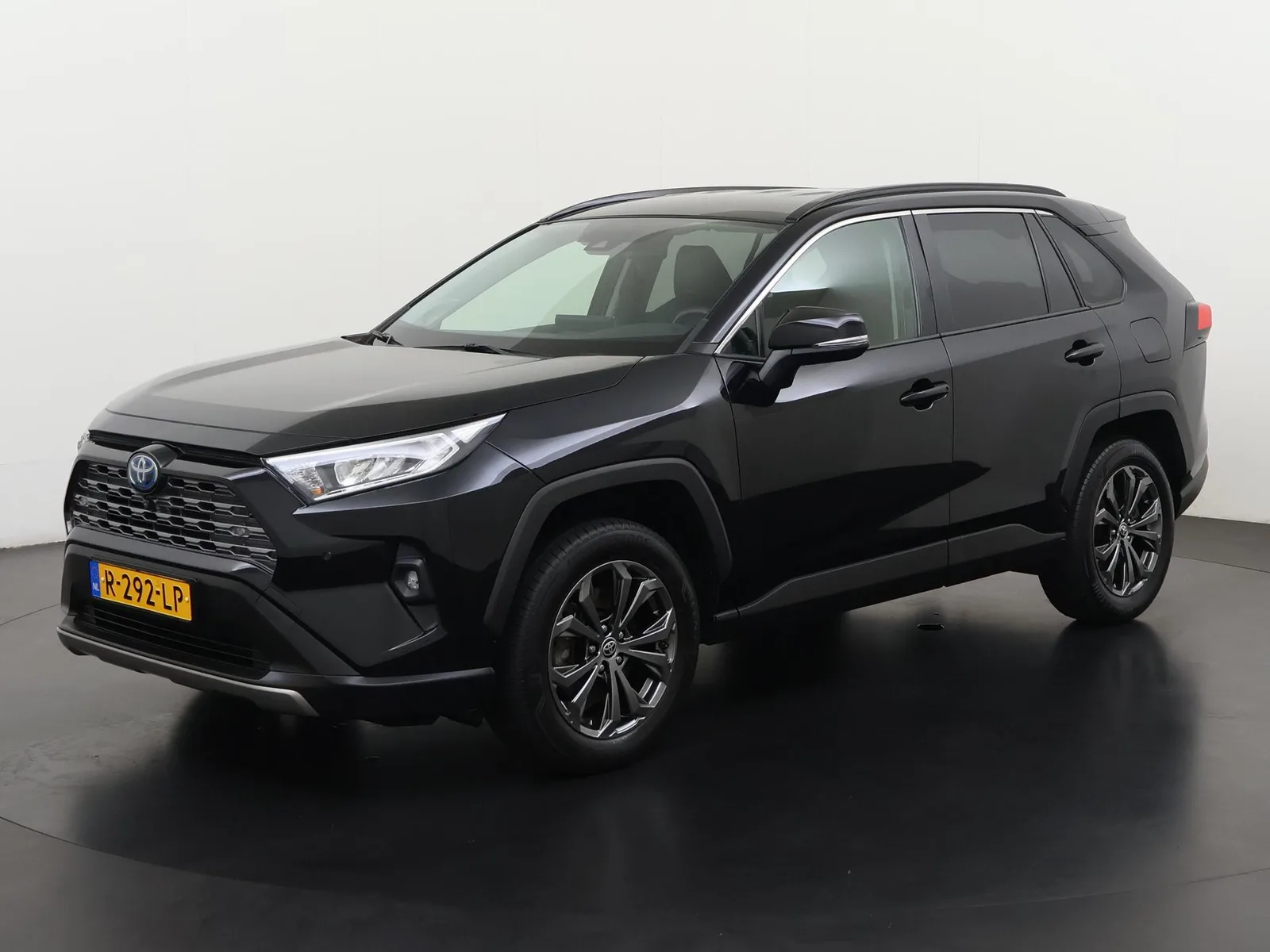 Toyota RAV4 (2022) — foto 1