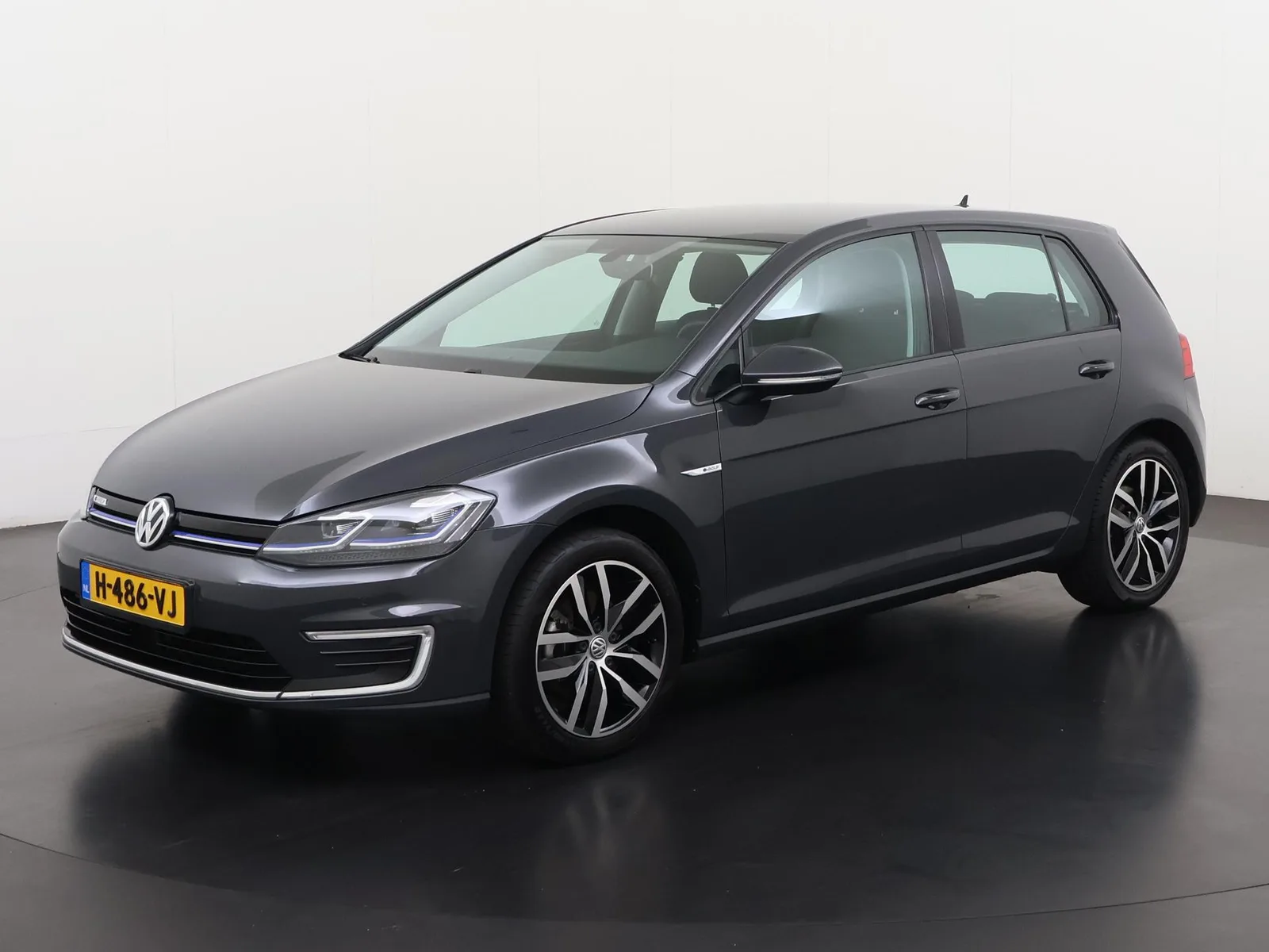 Volkswagen E-Golf (2020) — foto 1