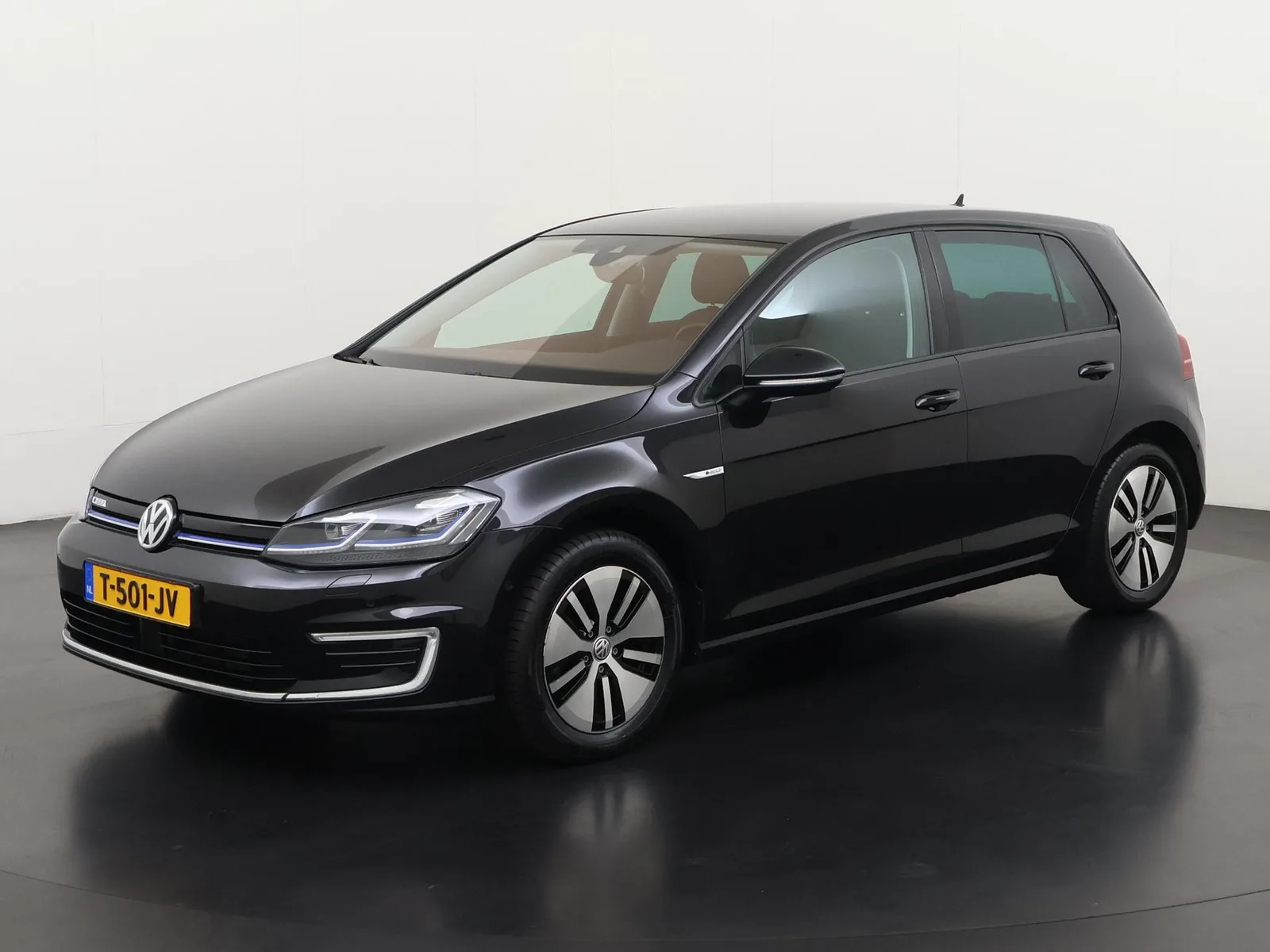 Volkswagen E-Golf (2019) — foto 1