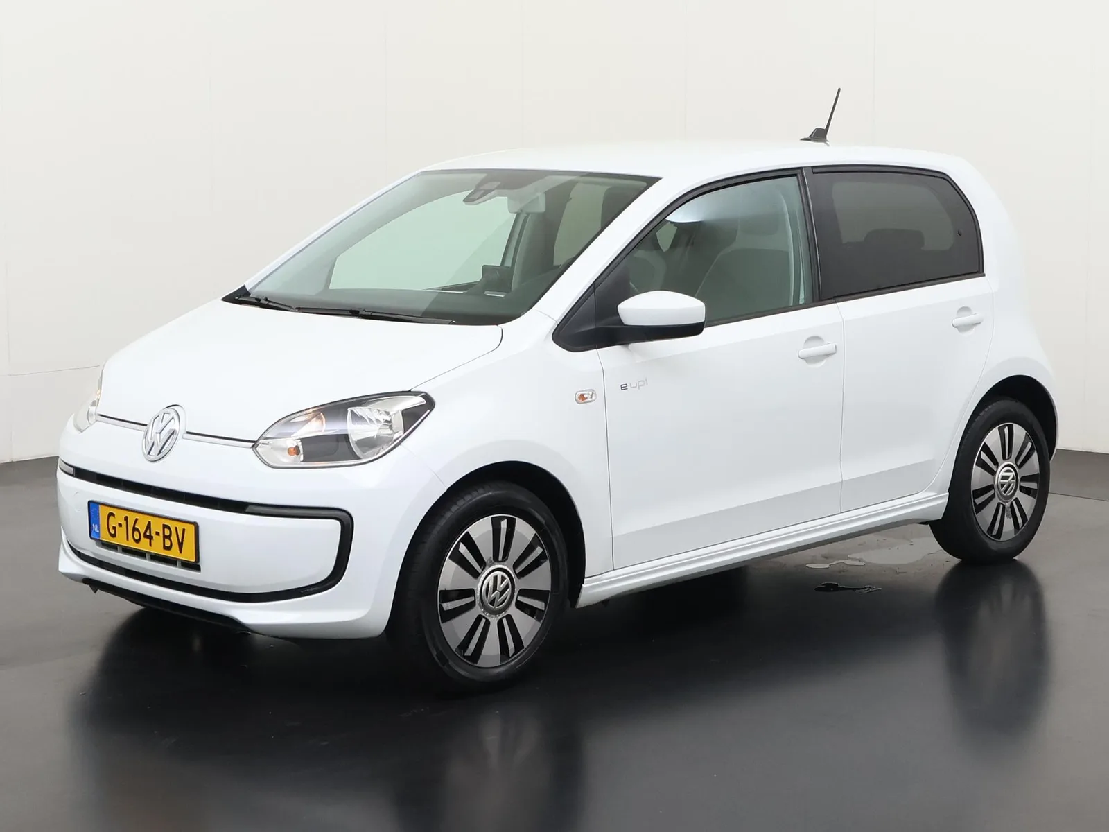 Volkswagen e-Up! (2015) — foto 1