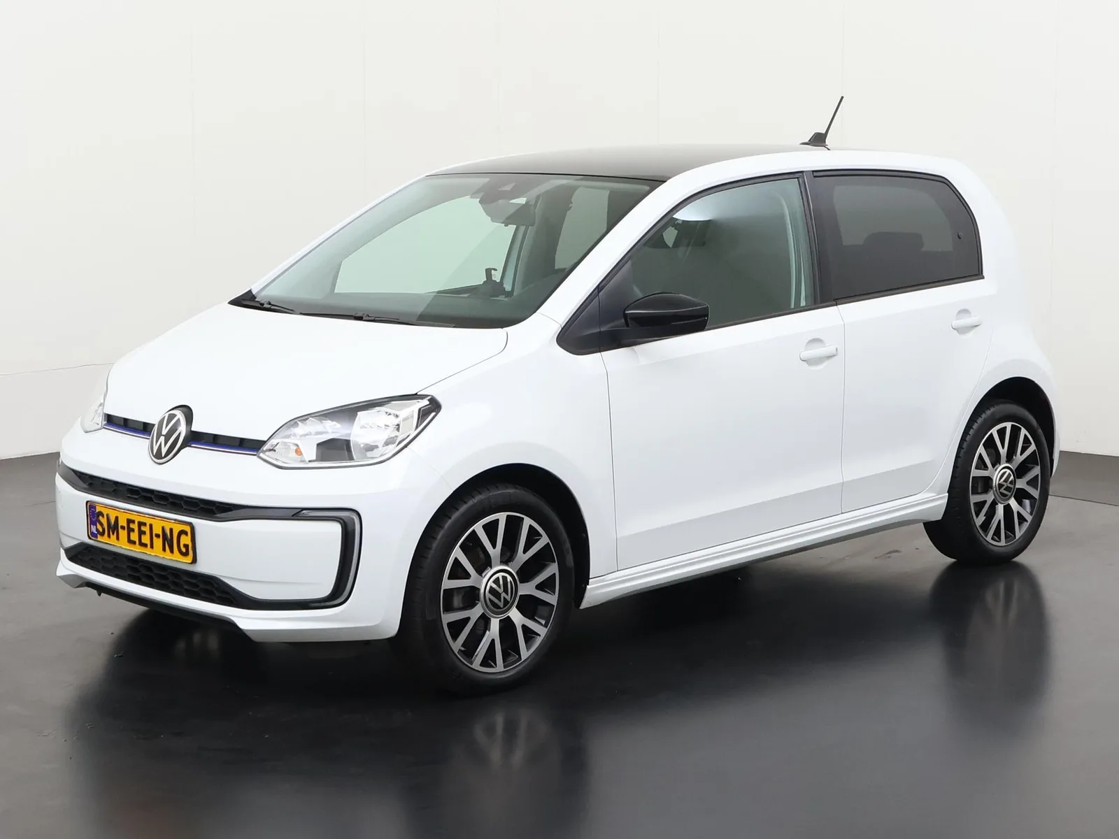 Volkswagen E-Up! (2022) — foto 1